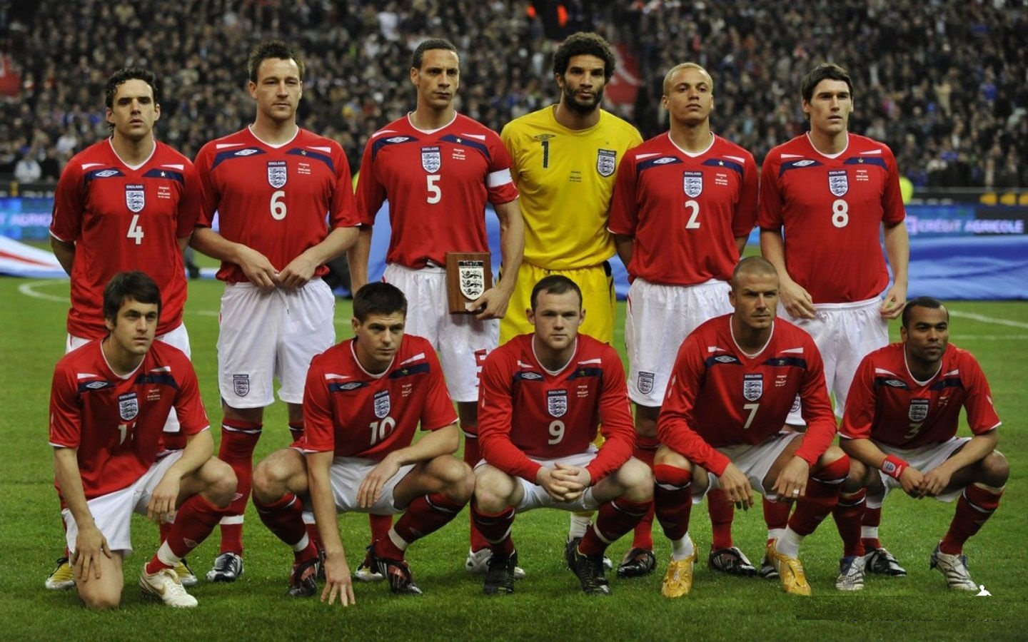 Англия футбол какие команды. Англия National Team Football. Футбольная команда Англии сборная. Сборная Англии 2008. Англия 2008 состав.